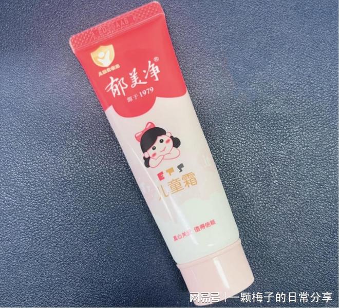 没有早点发现这十款！简直太好用了！AG旗舰厅护手霜哪个牌子好？后悔(图5)