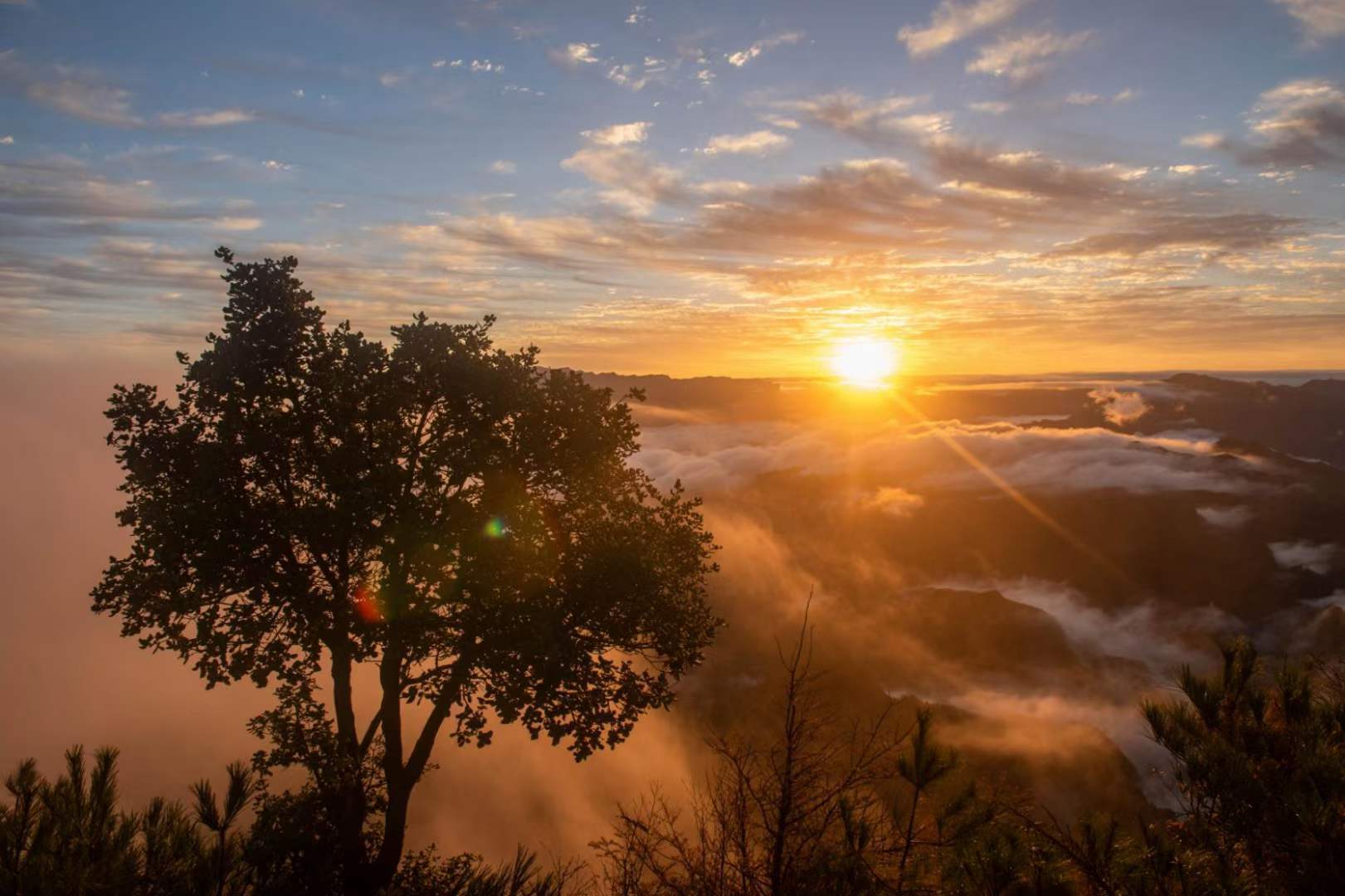 ：打卡历史遗迹、自然秘境与红色记忆AG旗